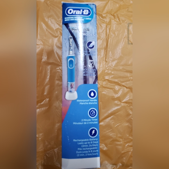 Oral-B Frozen II rechargeable toothbrush - Picture 4 of 4